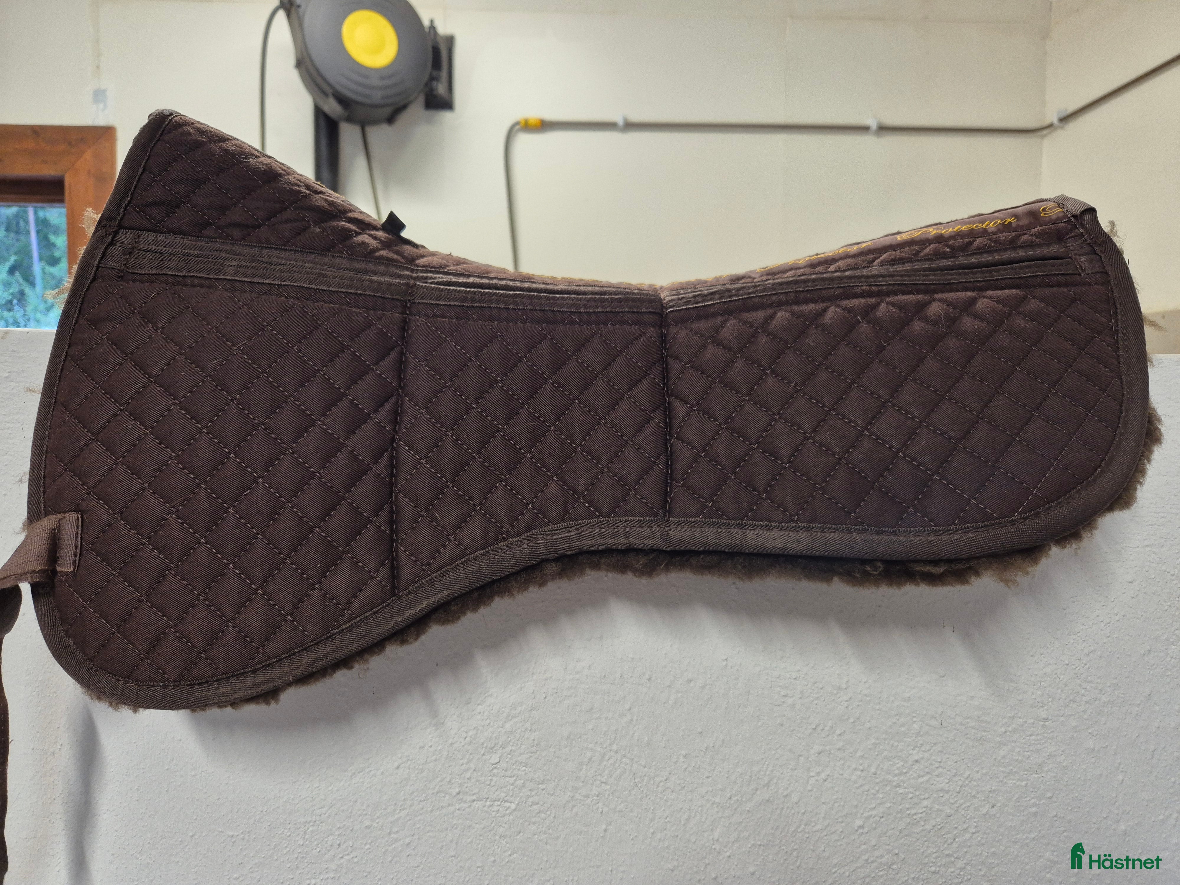 Sadeltillbehör hästutrustning till salu: Fårskinnspad  i Vaggeryd - Annons 11