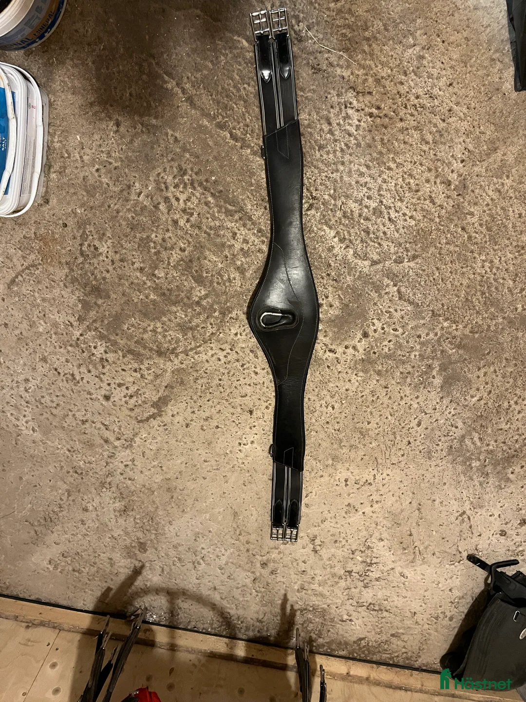 Sadeltillbehör hästutrustning till salu: Svart sadelgjord  i Landsbro - Annons 1