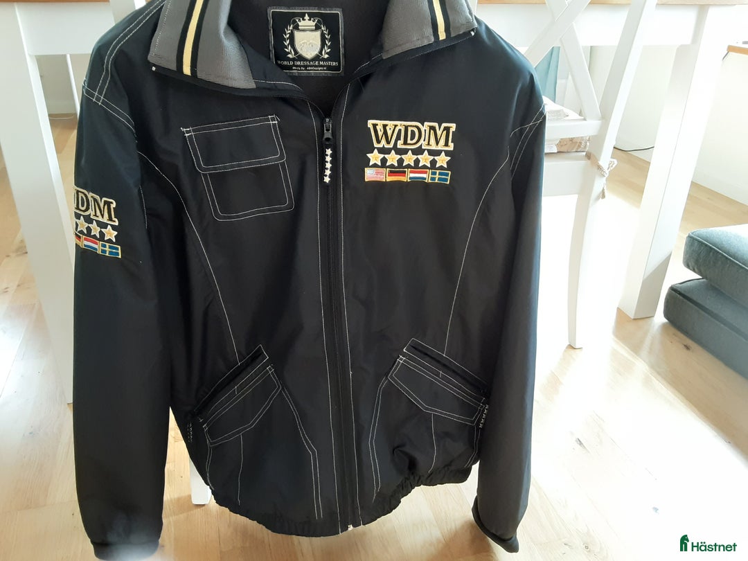 Jackor & Kavajer ryttarutrustning till salu: Ny jacka i Ekeby - Annons 2