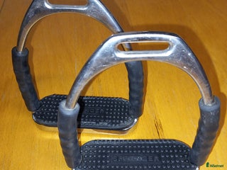 Övrig Hästutrustning hästutrustning till salu: Sprenger stigbyglar, bruna bettskivor i Uppsala - Annons 2