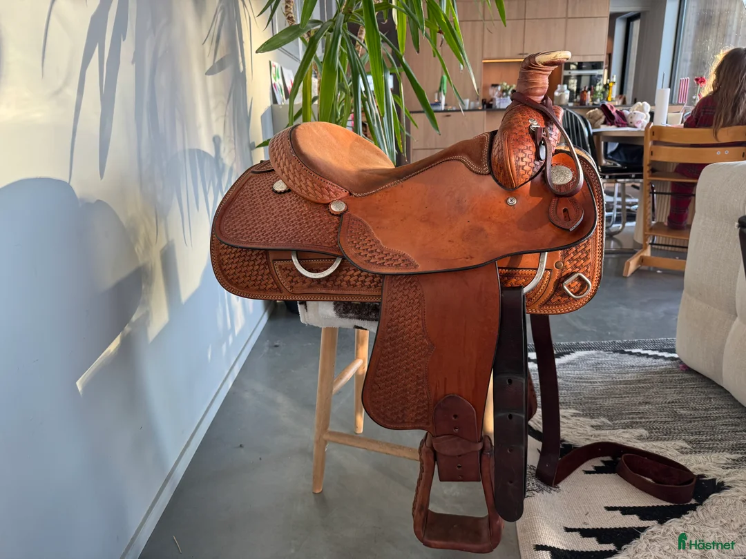 Sadlar hästutrustning till salu: Crates  i Enviken - Annons 2