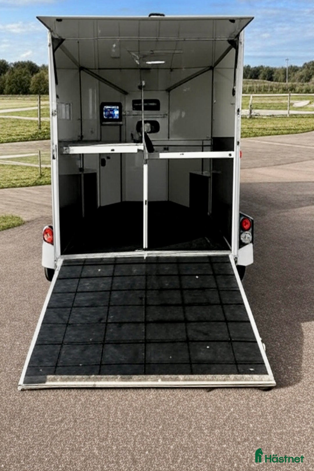 Hästtransporter  fordon & transport till salu: UME B35 ( Ny mellanvägg )  i Värmdö - Annons 3