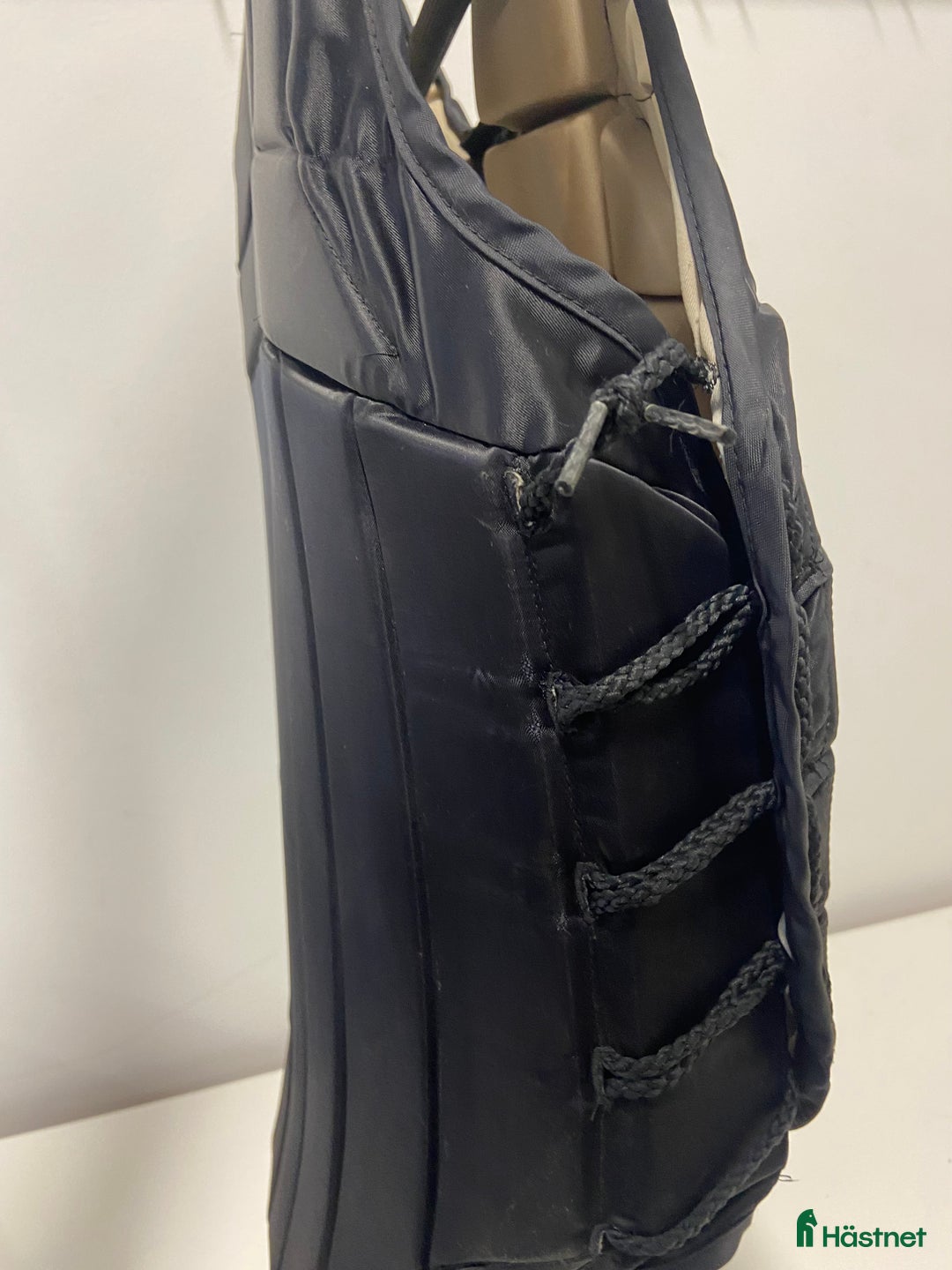 Säkerhetsvästar ryttarutrustning till salu: 2 ridvästar till salu i Tibro - Annons 8