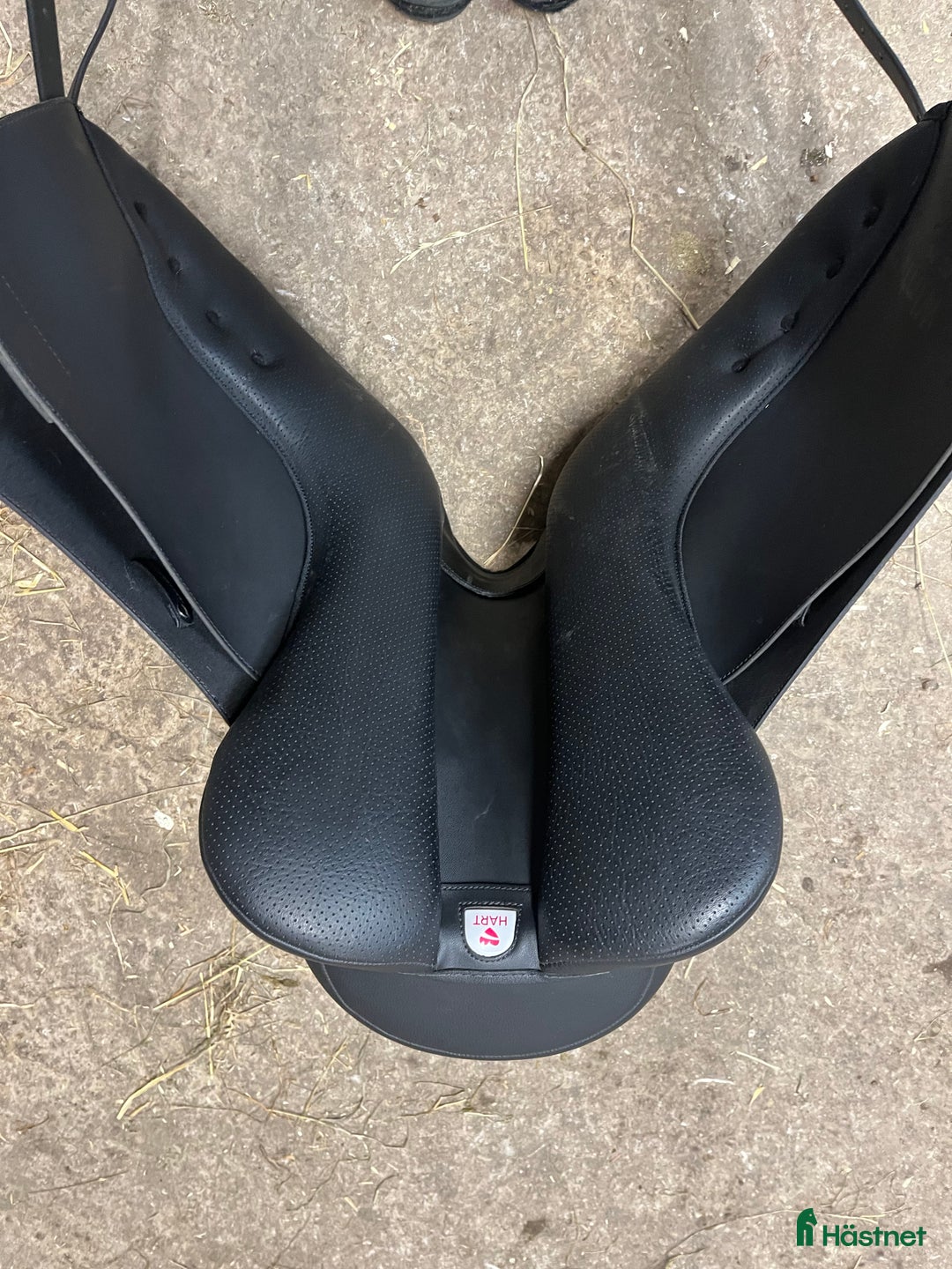 Sadlar hästutrustning till salu: Wintec dressyr syntetsadel  i Landsbro - Annons 2