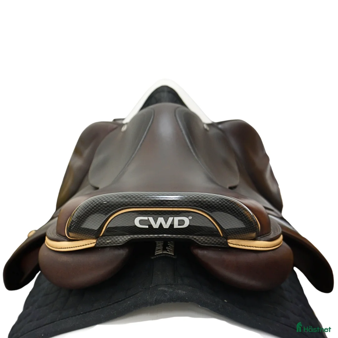 Sadlar hästutrustning till salu: CWD 2Gs 17,5" från 2020 i Upplands Väsby - Annons 5