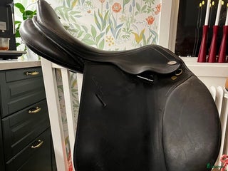 Sadlar hästutrustning till salu: 17 tum Santa cruz Celine i Stockholm - Annons 4