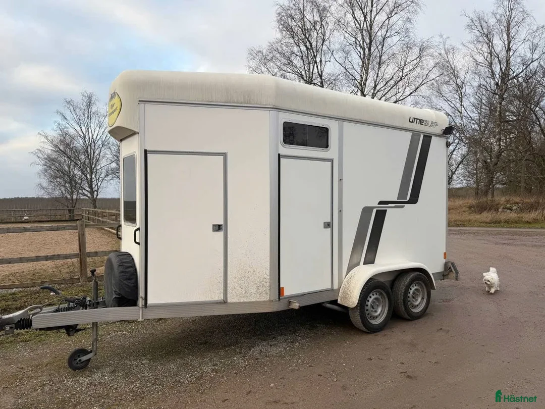 Hästtransporter  fordon & transport till salu: Populära Umesläp B60 i Västerås - Annons 1