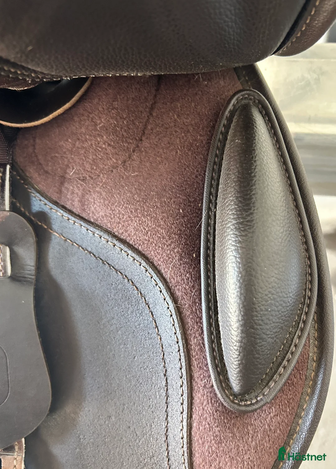 Sadlar hästutrustning till salu: Arena Jump 17’ Hoppsadel -brun i Trångsund - Annons 5