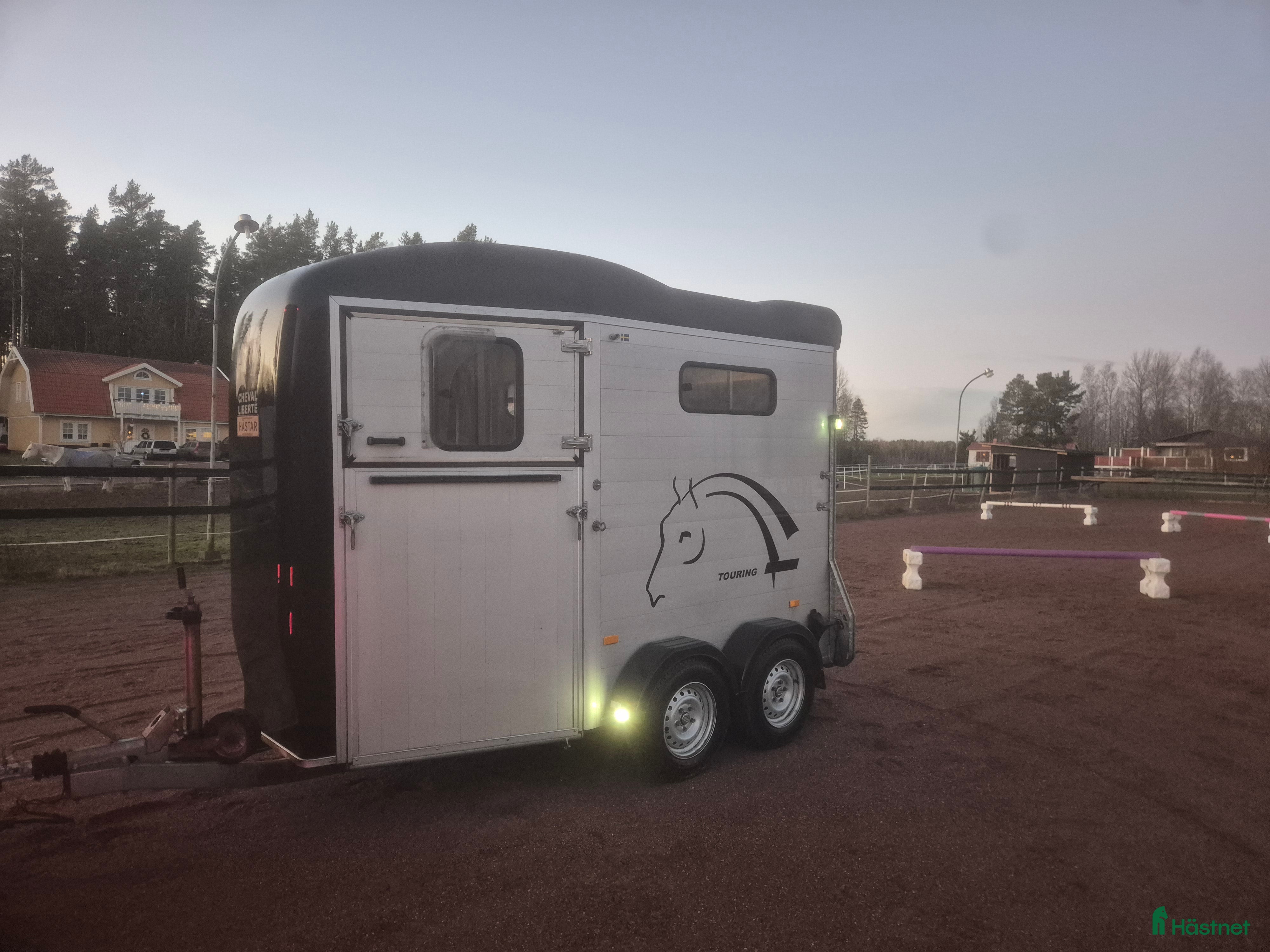 Hästtransporter  fordon & transport till salu: Cheval Touring viktad för B-kort i Falun - Annons 2