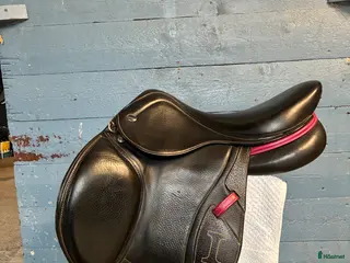 Sadlar hästutrustning Ikonic hoppsadel - Annons 1