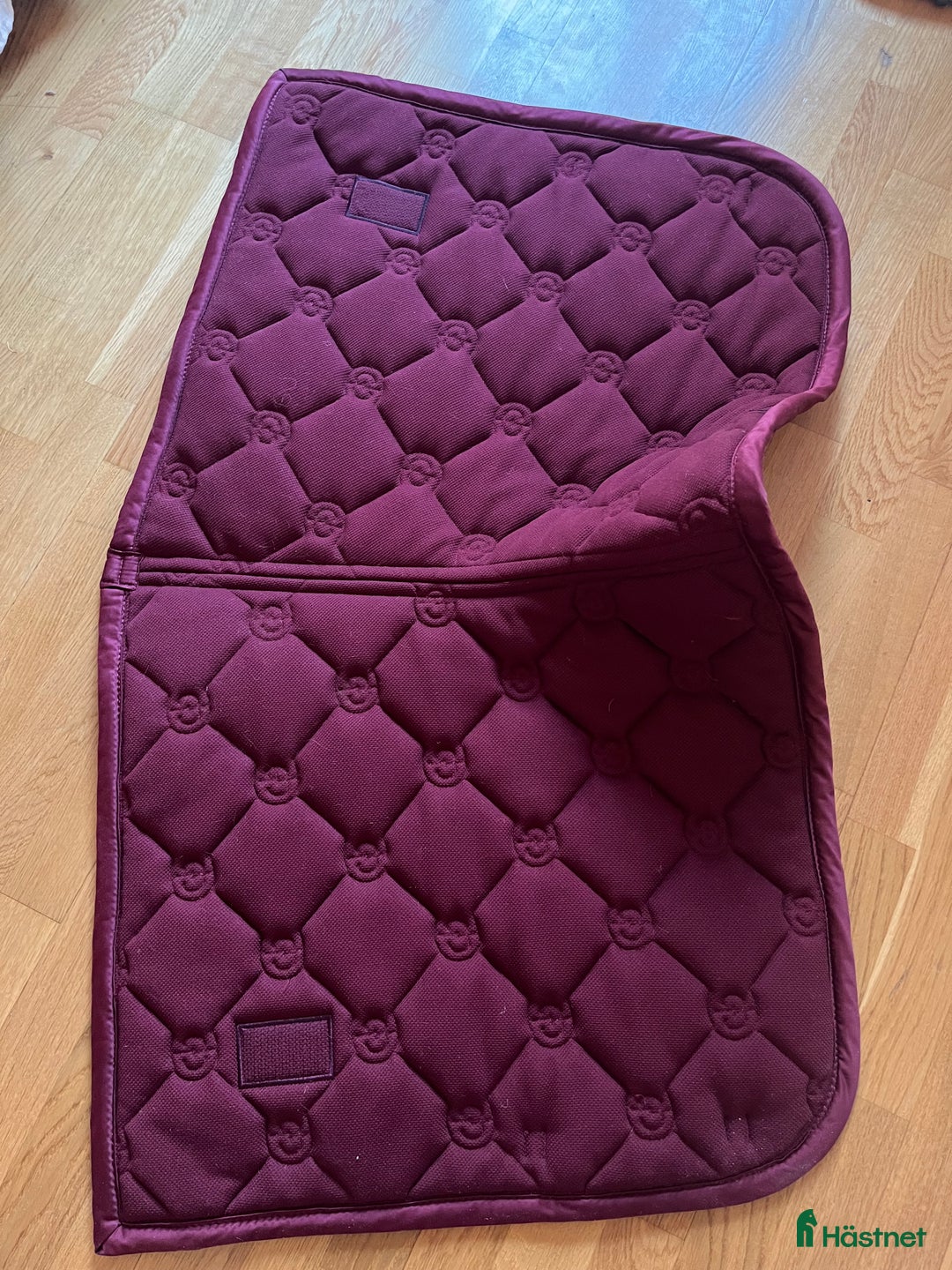 Schabrak & Vojlockar hästutrustning till salu: Två es schabrak i Johanneshov - Annons 3