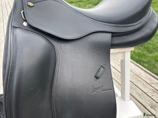 Sadlar hästutrustning till salu: Dressyrsadel, knappt använd! i Norrköping - Annons 2