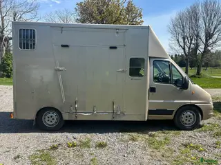 Hästlastbilar fordon & transport till salu: Häst lastbil B-kort + dragkrok i Tumba - Annons 2