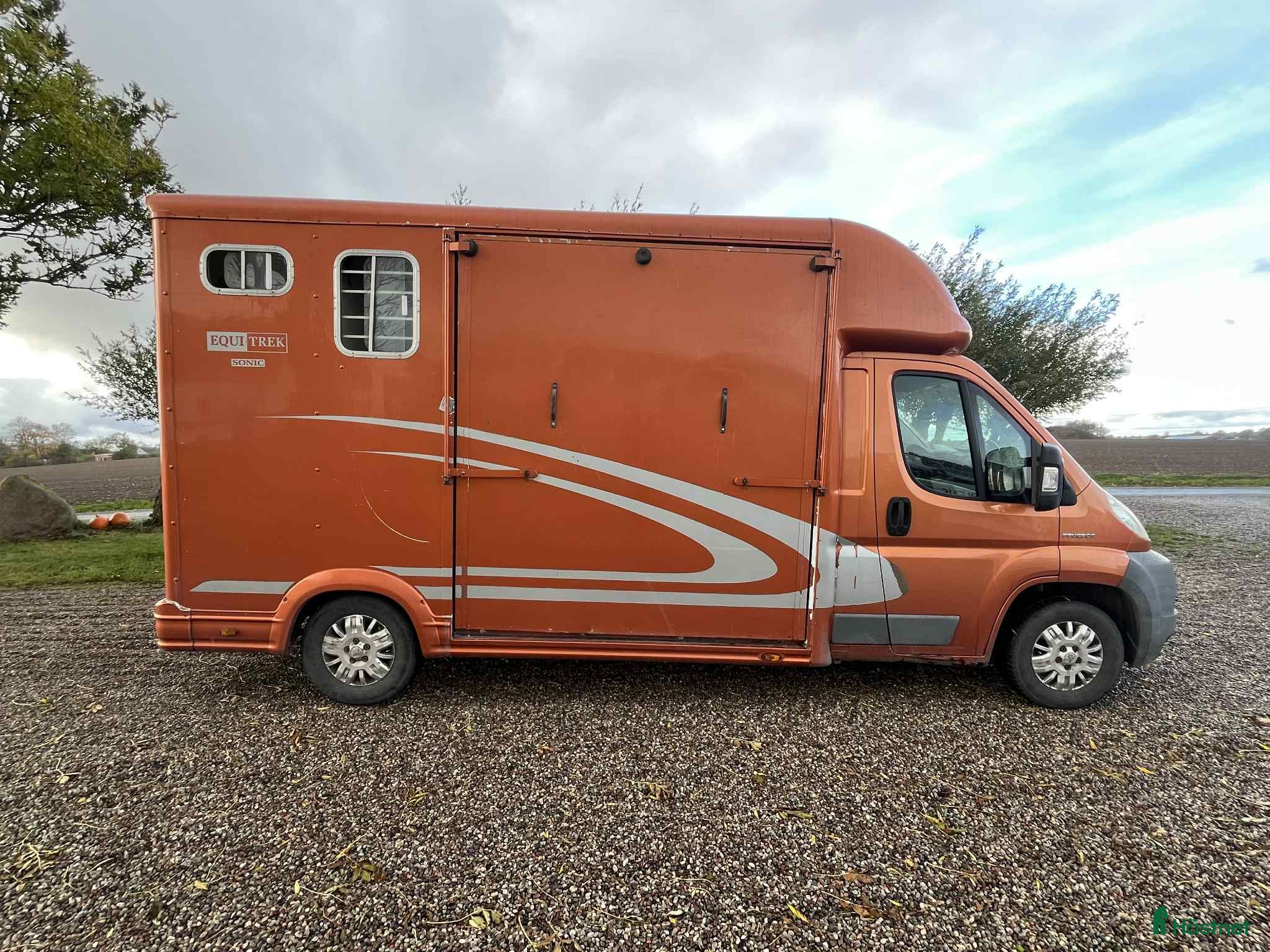 Hästlastbilar  fordon & transport till salu: Fin 3-sitsig hästlastbil med säkerhetslösning i Löderup - Annons 1