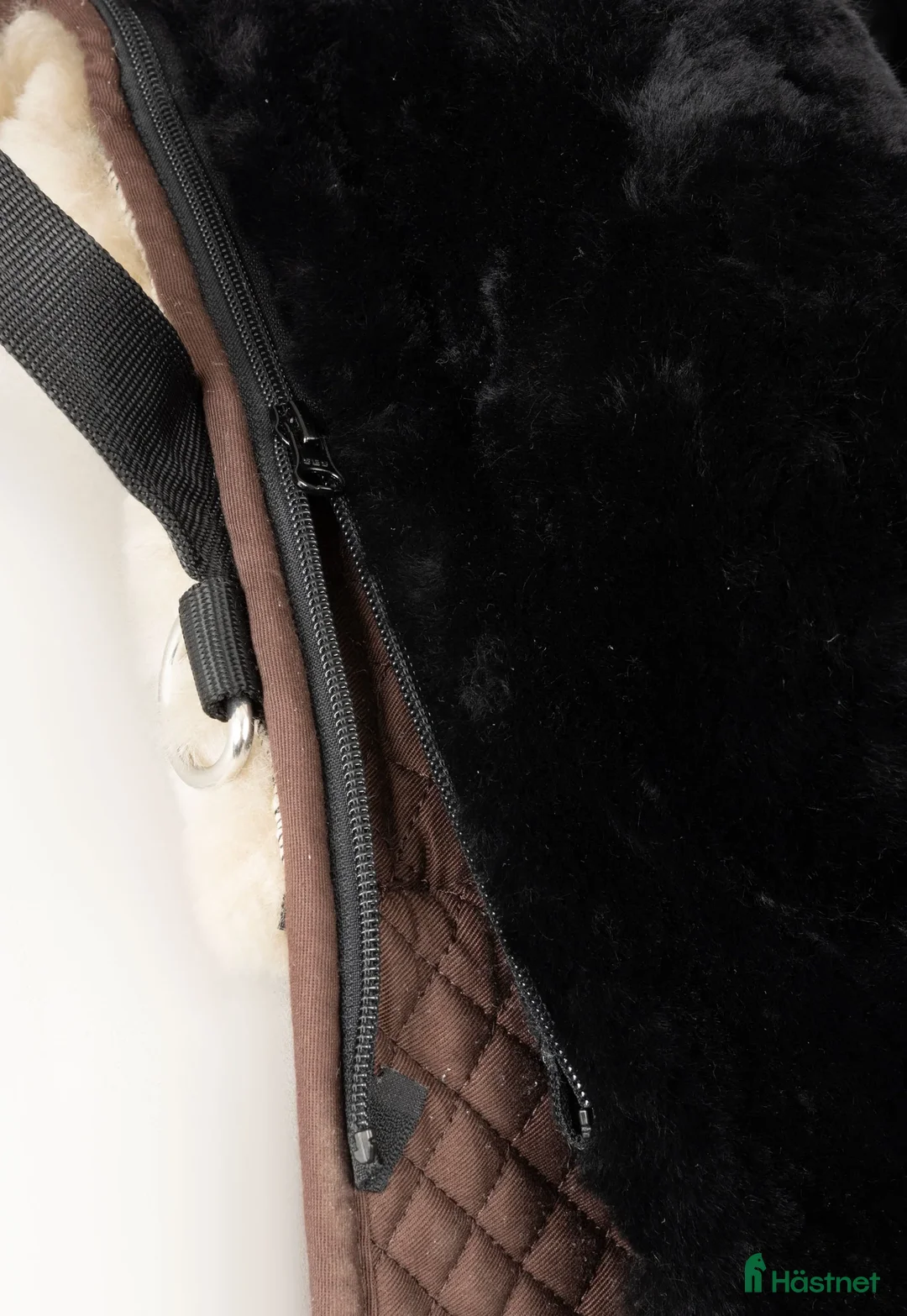 Övrig Hästutrustning hästutrustning till salu: Barbackapadd med stigbygelfästen, lammull i Lidingö - Annons 3