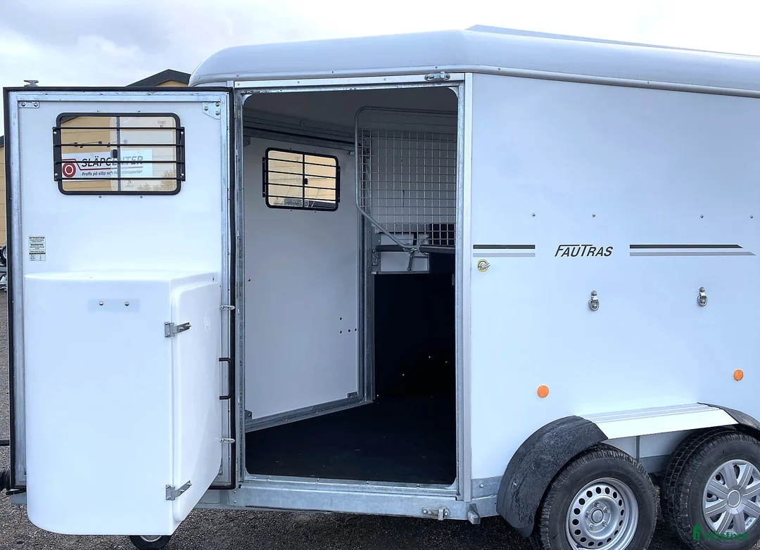 Hästtransporter  fordon & transport till salu: Fautras Promax - stadig o rymlig för stora hästar i Kvicksund - Annons 1