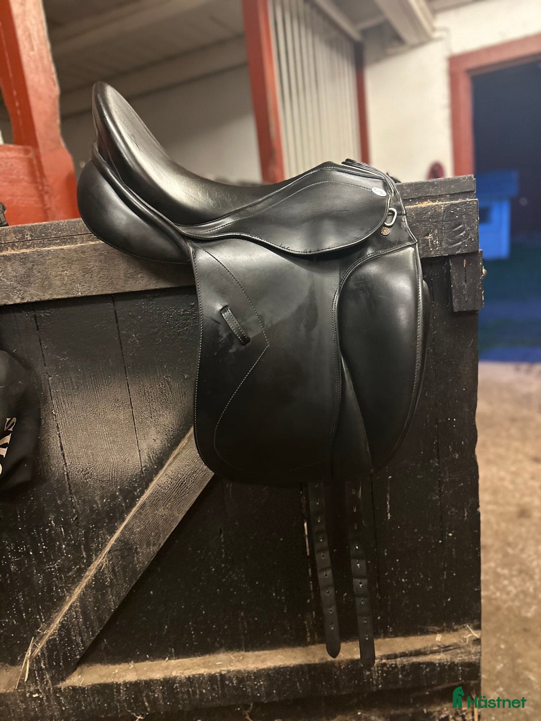 Sadlar hästutrustning till salu: Fin välvårdad sadel till ett bra pris i Skara - Annons 2