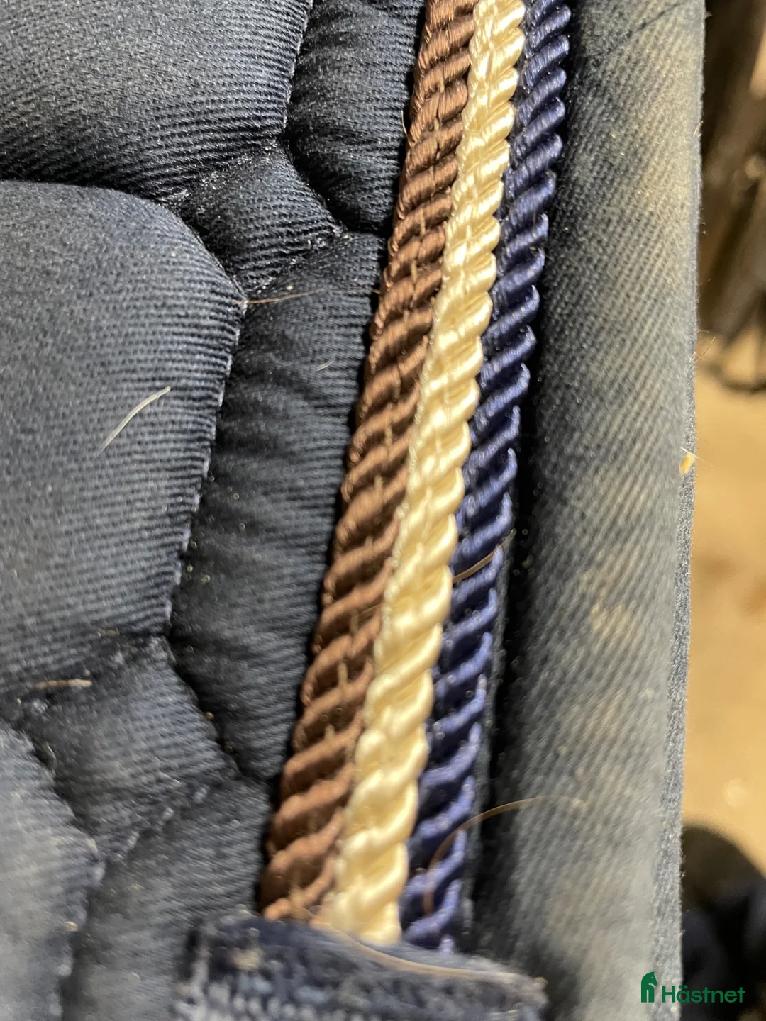 Schabrak & Vojlockar hästutrustning till salu: Blått schabrak  - Annons 4