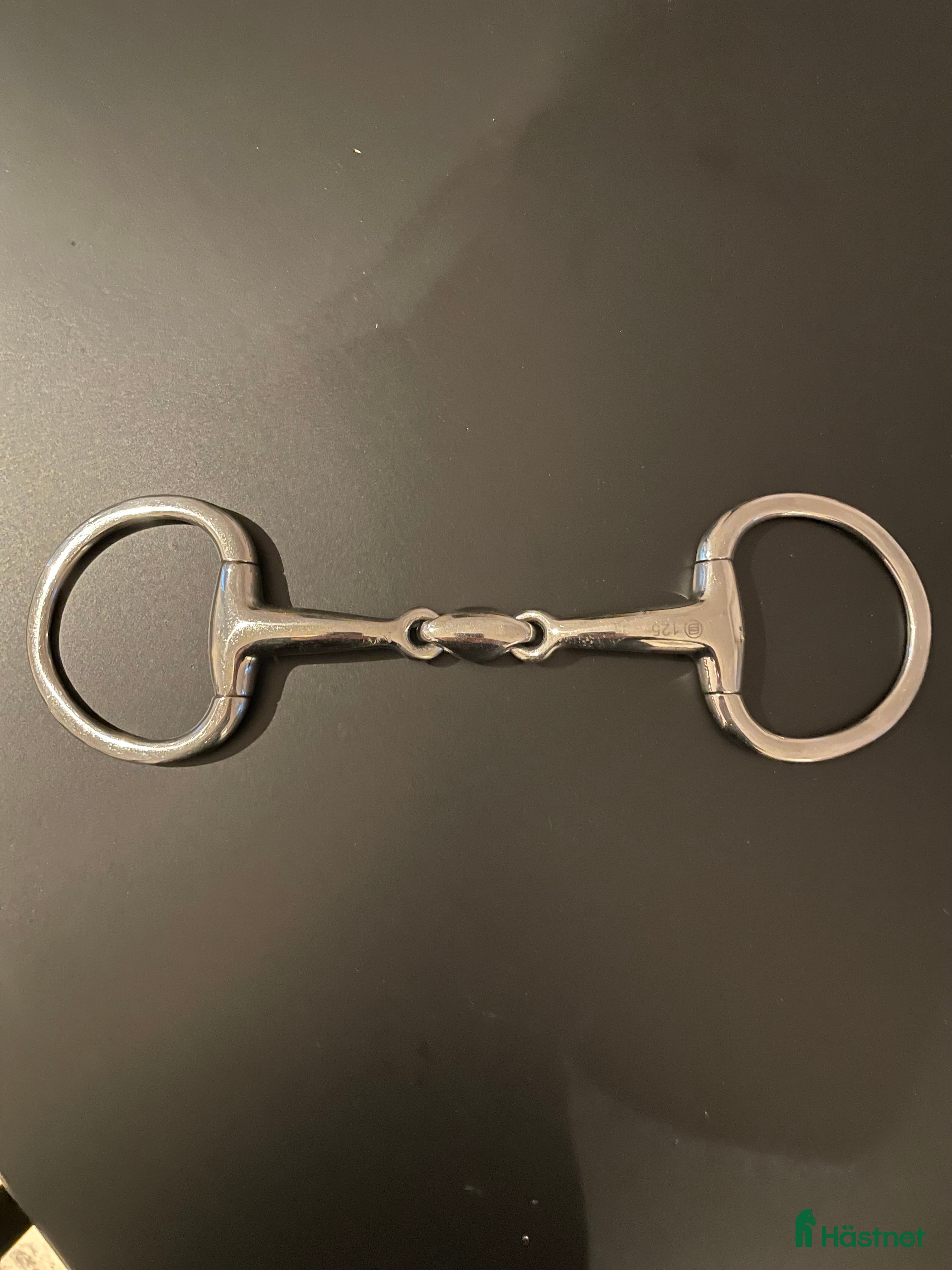 Bett hästutrustning till salu: Tredelat bett i Bankeryd - Annons 23