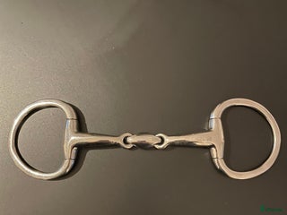 Bett hästutrustning till salu: Tredelat bett i Bankeryd - Annons 22