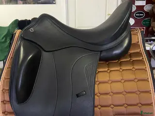Sadlar hästutrustning Passa på se pris - ny Equiline dressyrsadel i Blentarp - Annons 14