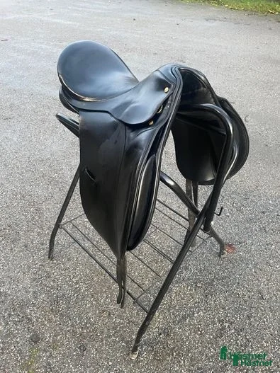 Sadlar hästutrustning till salu: Windsor dressyrsadel  i Grästorp - Annons 2