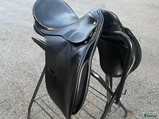 Sadlar hästutrustning till salu: Windsor dressyrsadel i Grästorp - Annons 2