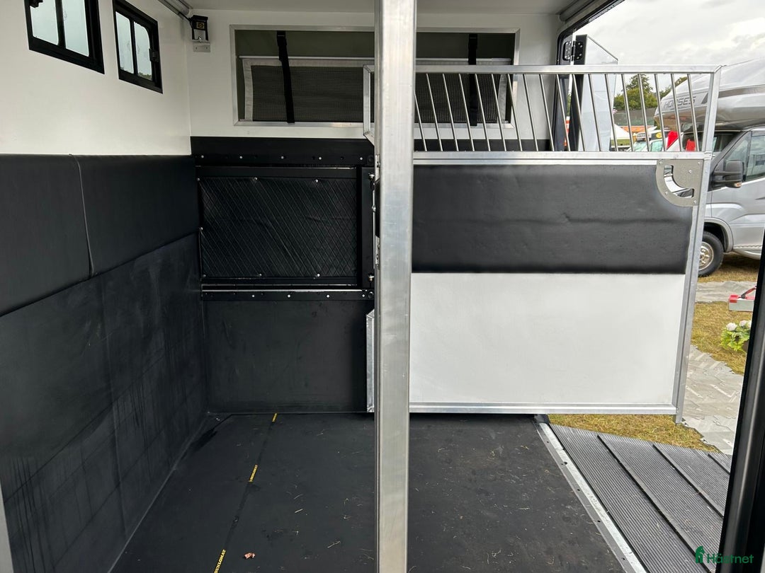 Hästlastbilar  fordon & transport till salu: Equi-Trek Ikonik lastar 1000 kg  i Teckomatorp - Annons 13