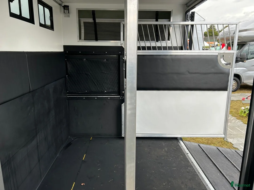 Hästlastbilar  fordon & transport till salu: Equi-Trek Ikonik lastar 1000 kg  i Teckomatorp - Annons 13