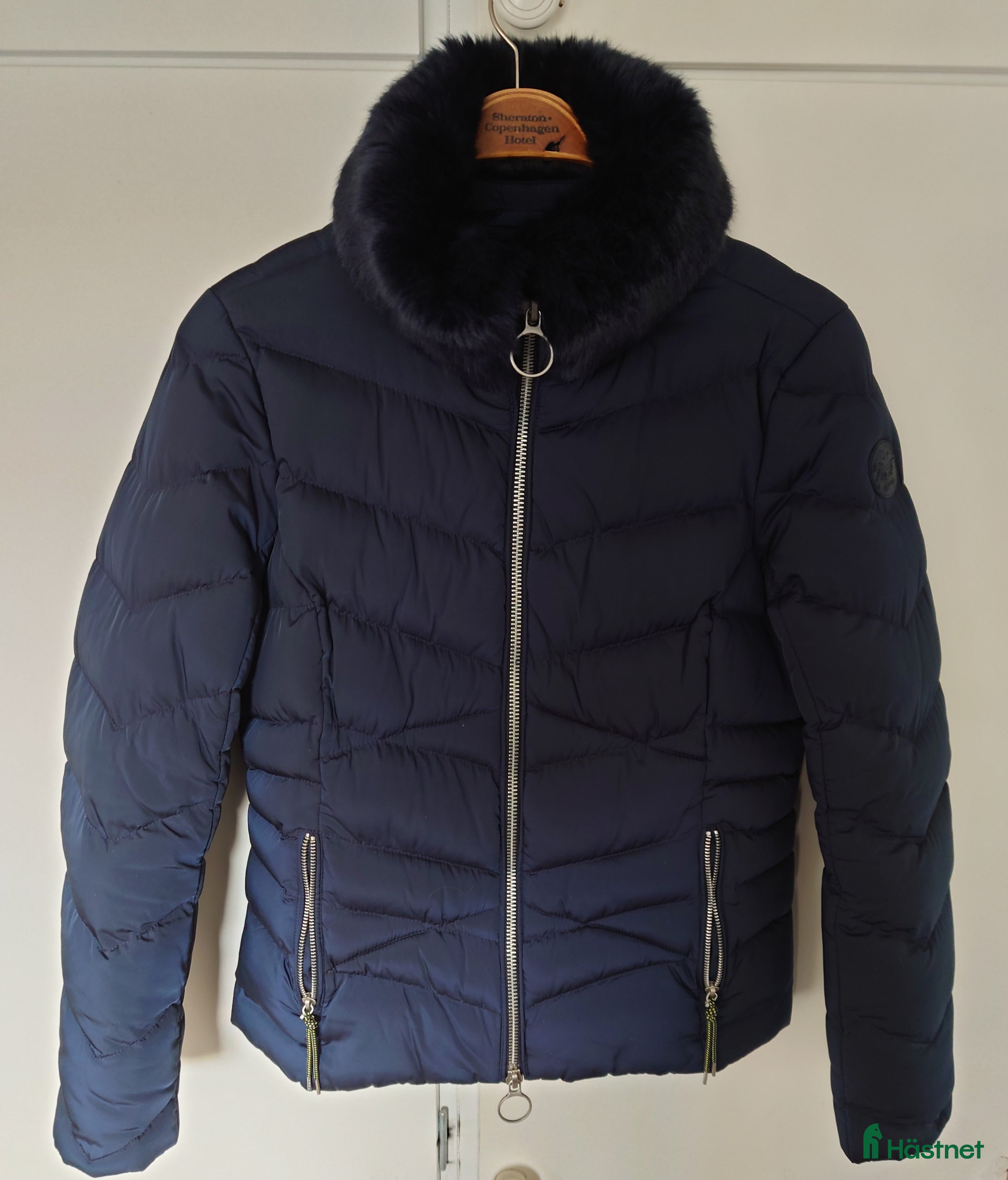 Jackor & Kavajer ryttarutrustning till salu: HVPolo dunjacka NY i Båstad - Annons 9