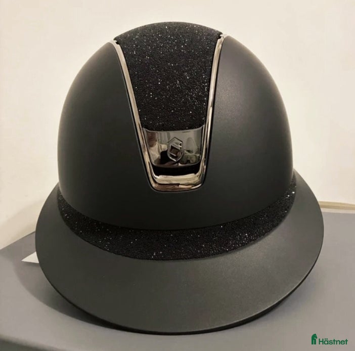 Hjälmar ryttarutrustning till salu: Miss Shield Shadowmatt Crystal Fabric V2 - Annons 1