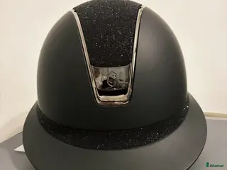 Hjälmar ryttarutrustning till salu: Miss Shield Shadowmatt Crystal Fabric V2 - Annons 1