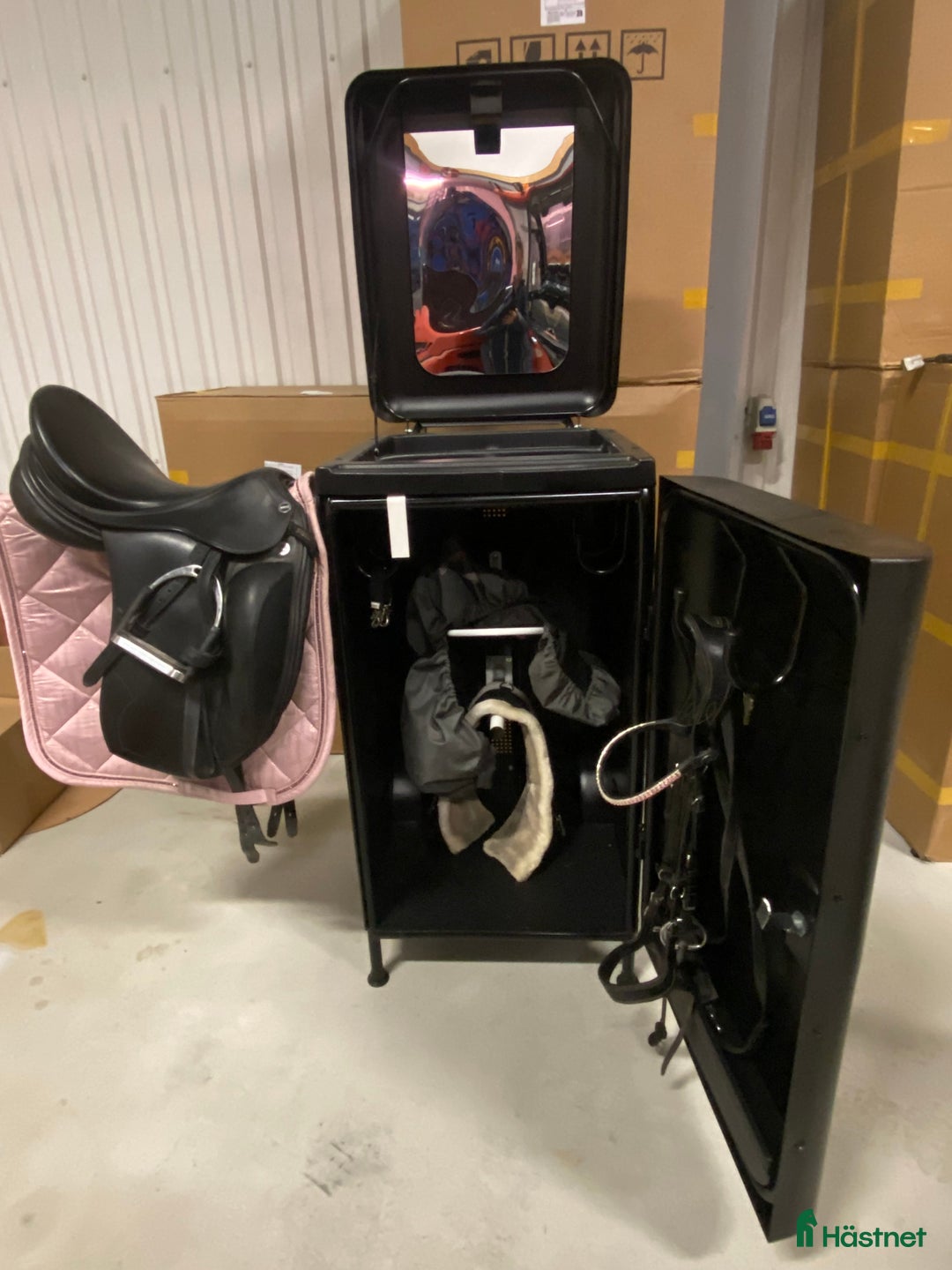 Övrig Hästutrustning hästutrustning till salu: Sadelskåp med riktig sadelhängare i Ytterby - Annons 7
