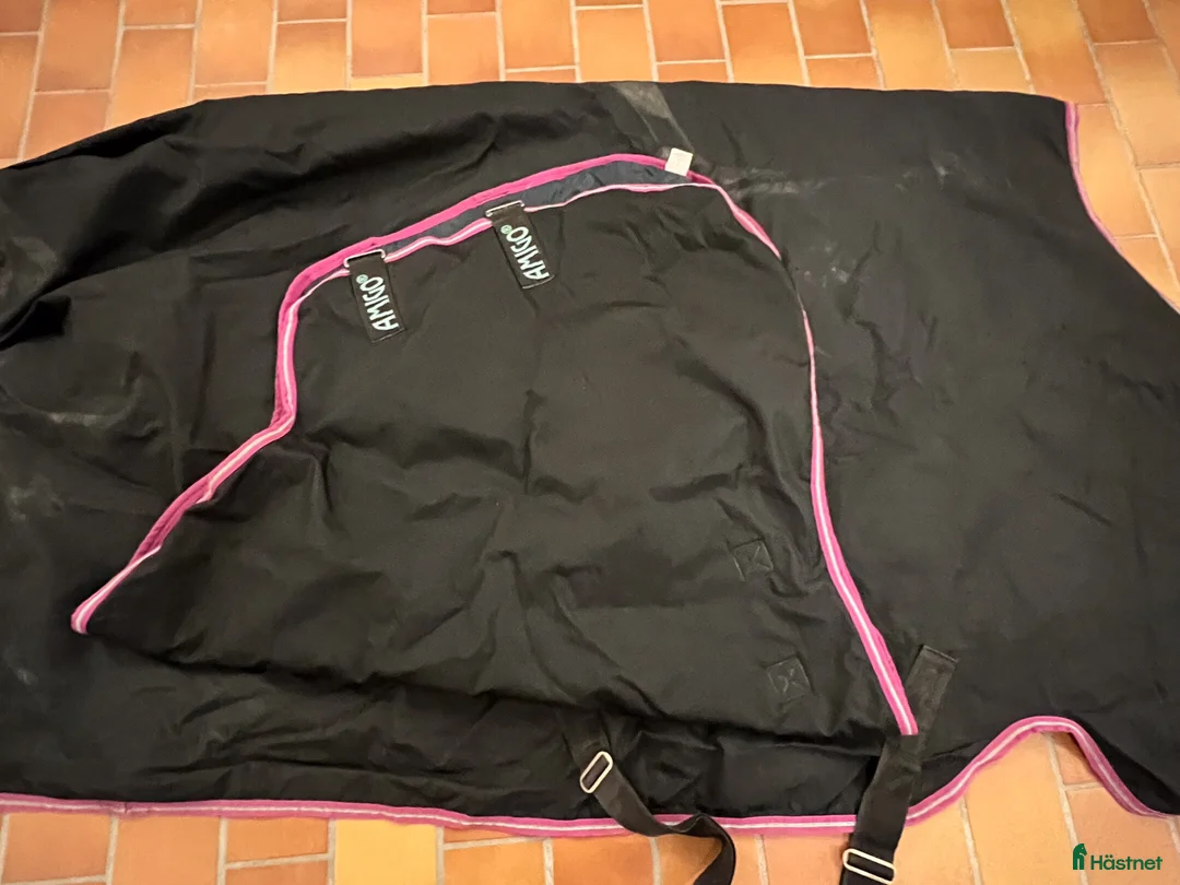 Täcken hästutrustning till salu: Amigo Hero 200g 155cm - Annons 2