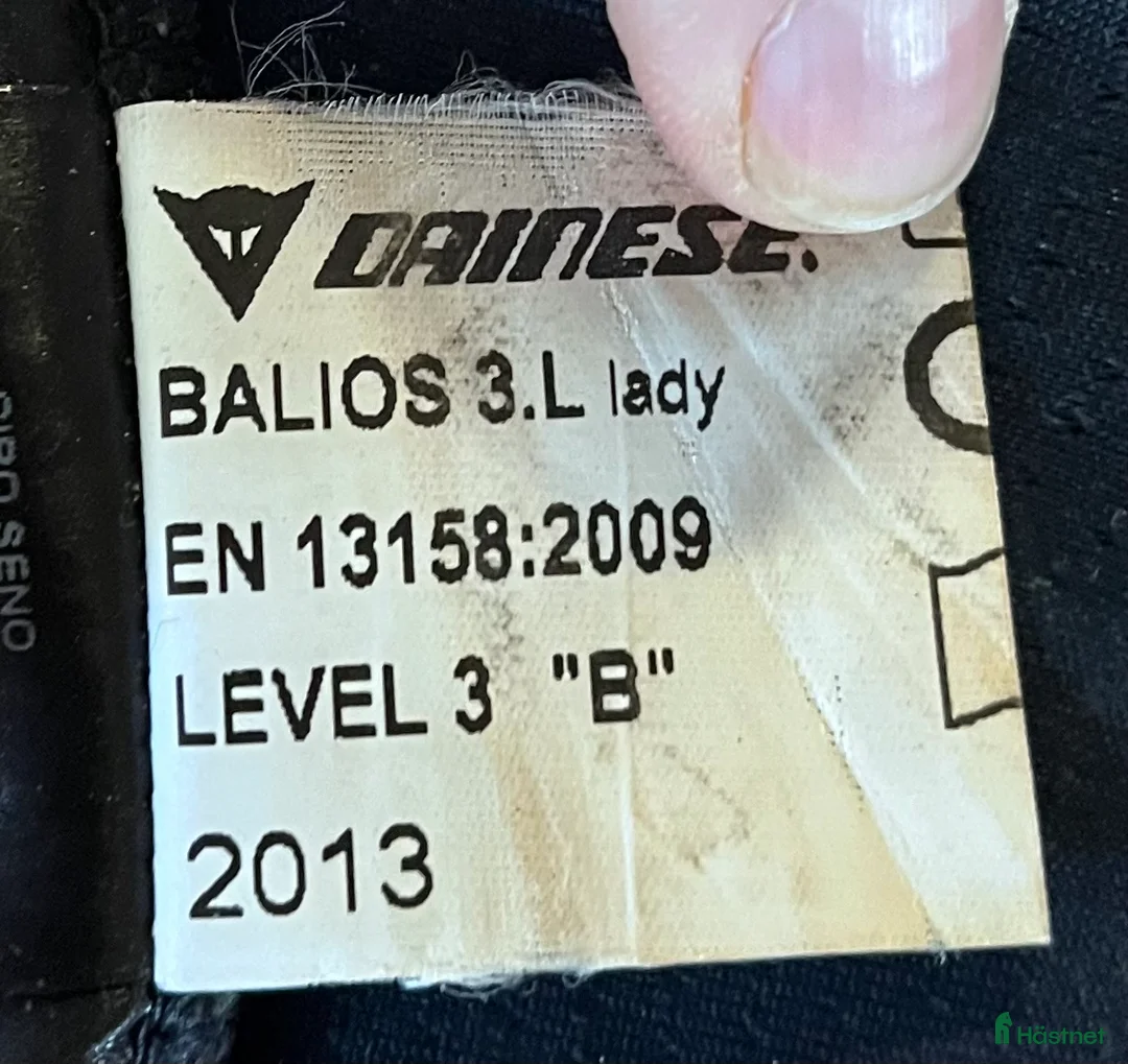 Säkerhetsvästar ryttarutrustning till salu: Säkerhetsväst Dainese - Annons 5