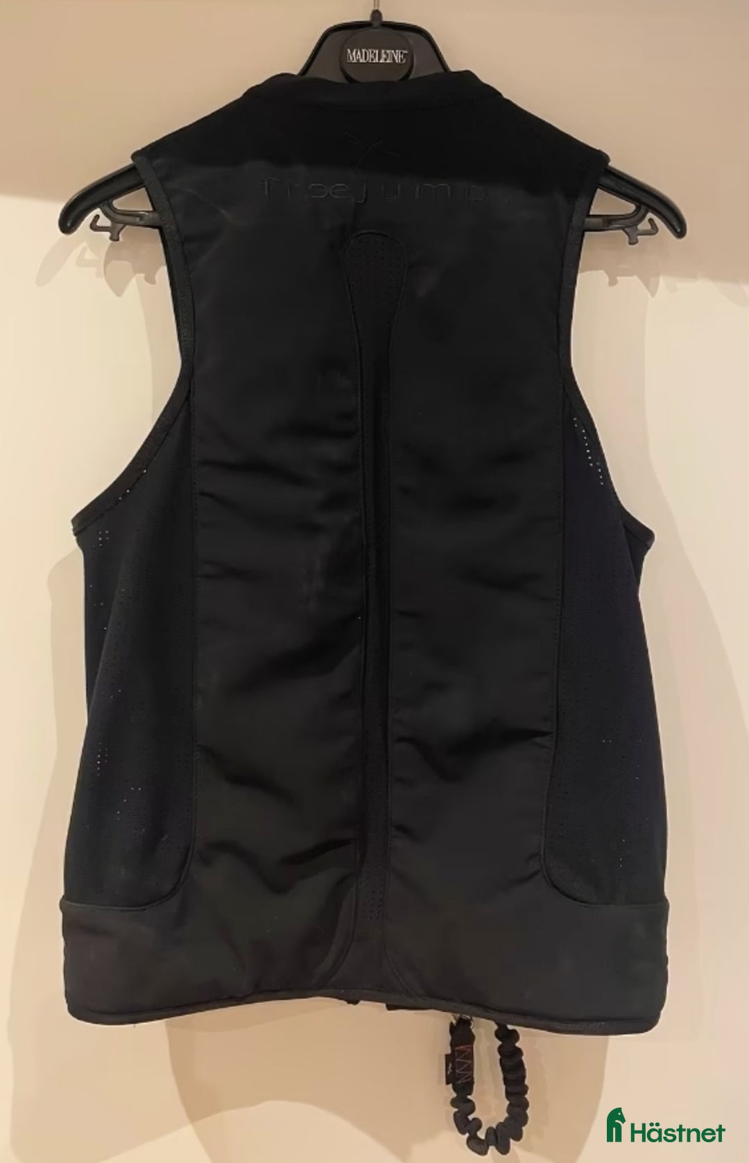 Säkerhetsvästar ryttarutrustning till salu: Freejump Airbagväst XST (XS Slim Fit) i Åmotsbruk - Annons 2