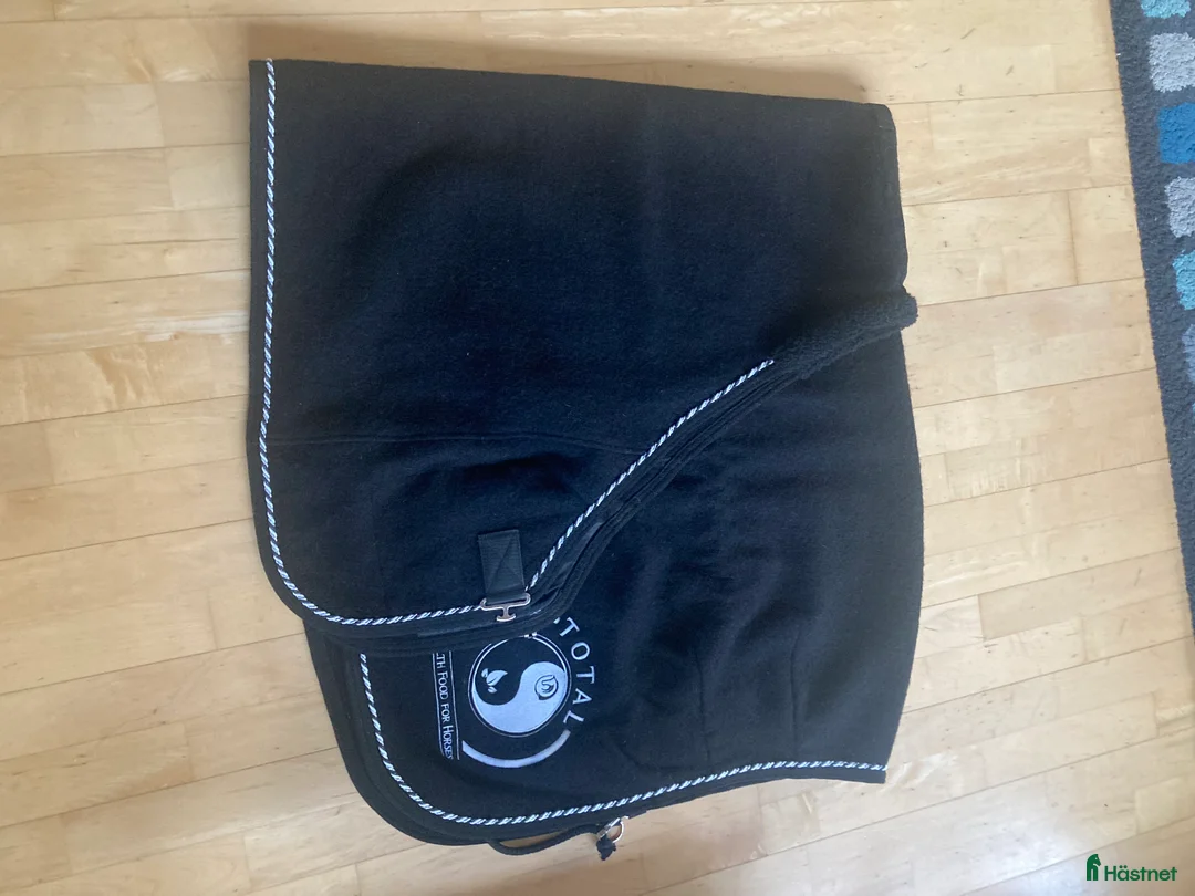 Täcken hästutrustning till salu: Ulltäcke  - Annons 2