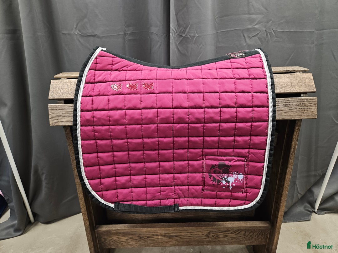 Schabrak & Vojlockar hästutrustning till salu: Schabrak, full, Eskadron i Gällivare - Annons 1