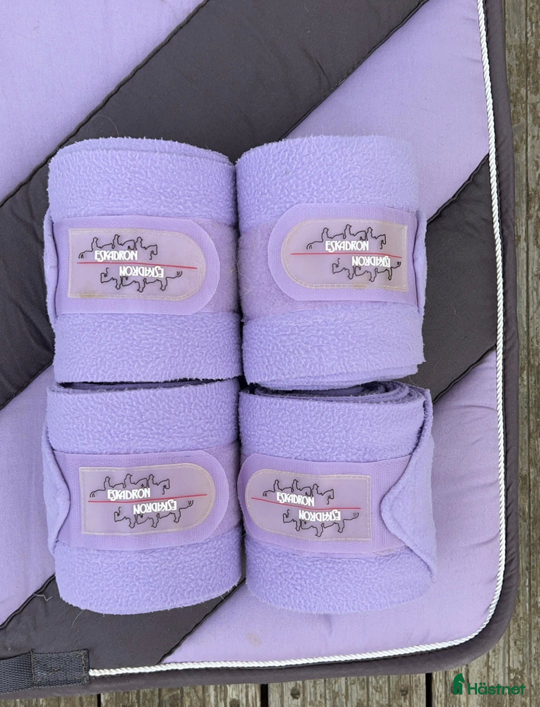 Schabrak & Vojlockar hästutrustning till salu: Lila Eskadron schabrak + lindor i Vallentuna - Annons 5