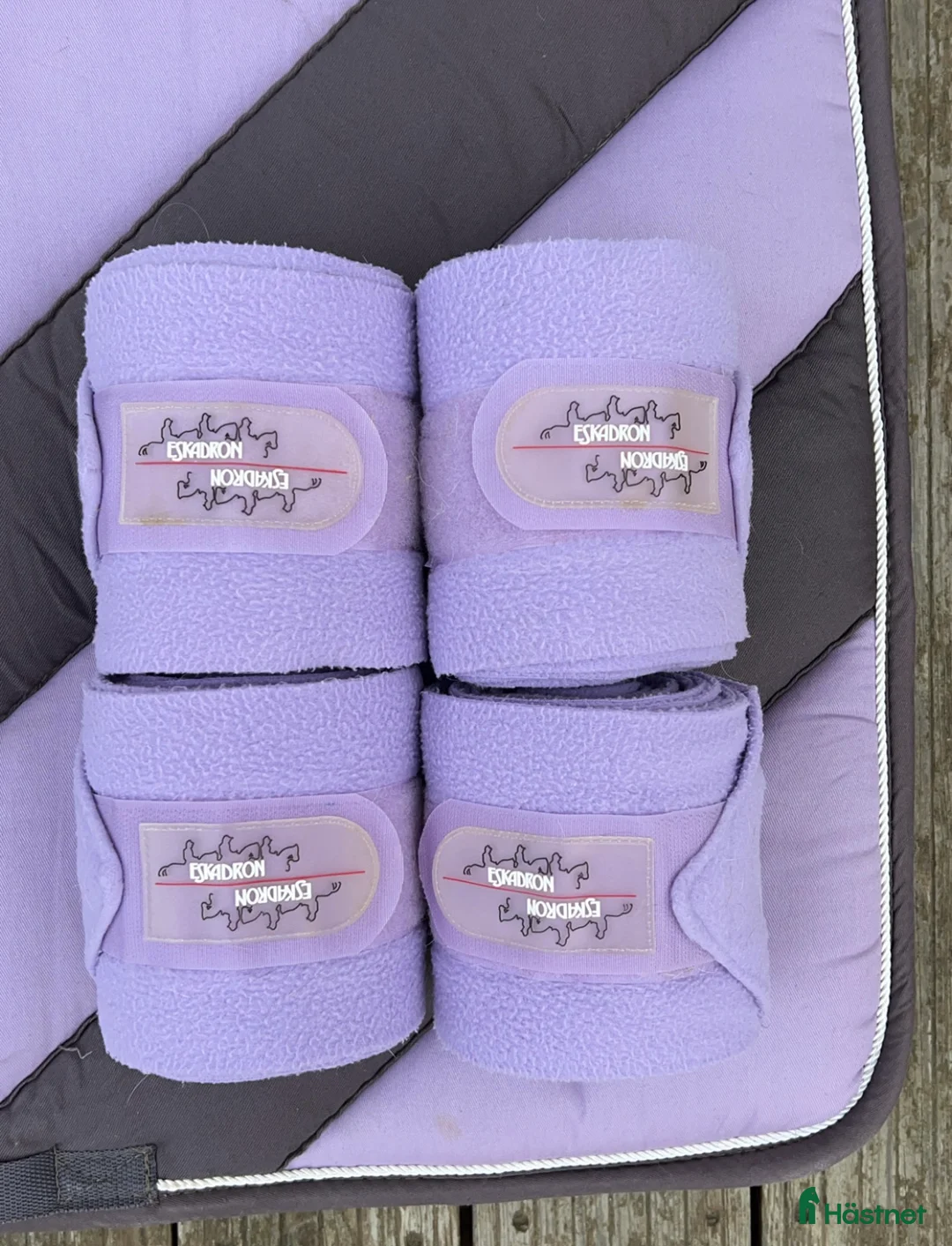 Schabrak & Vojlockar hästutrustning till salu: Lila Eskadron schabrak + lindor i Vallentuna - Annons 5