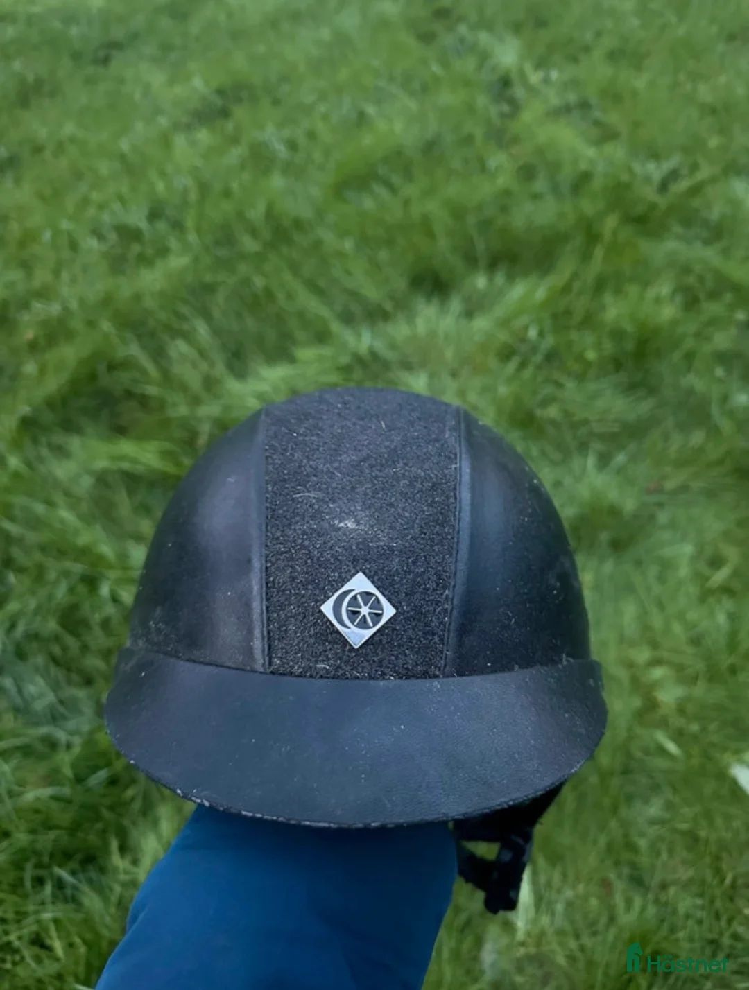 Hjälmar ryttarutrustning till salu: Säljes! - Annons 1