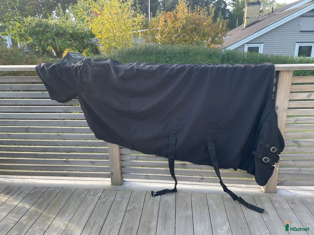 Täcken hästutrustning till salu: Back on Track Supreme 135cm - Annons 2