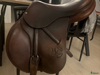 Sadlar hästutrustning till salu: Bruno Delgrange hoppsadel i Nybro - Annons 3