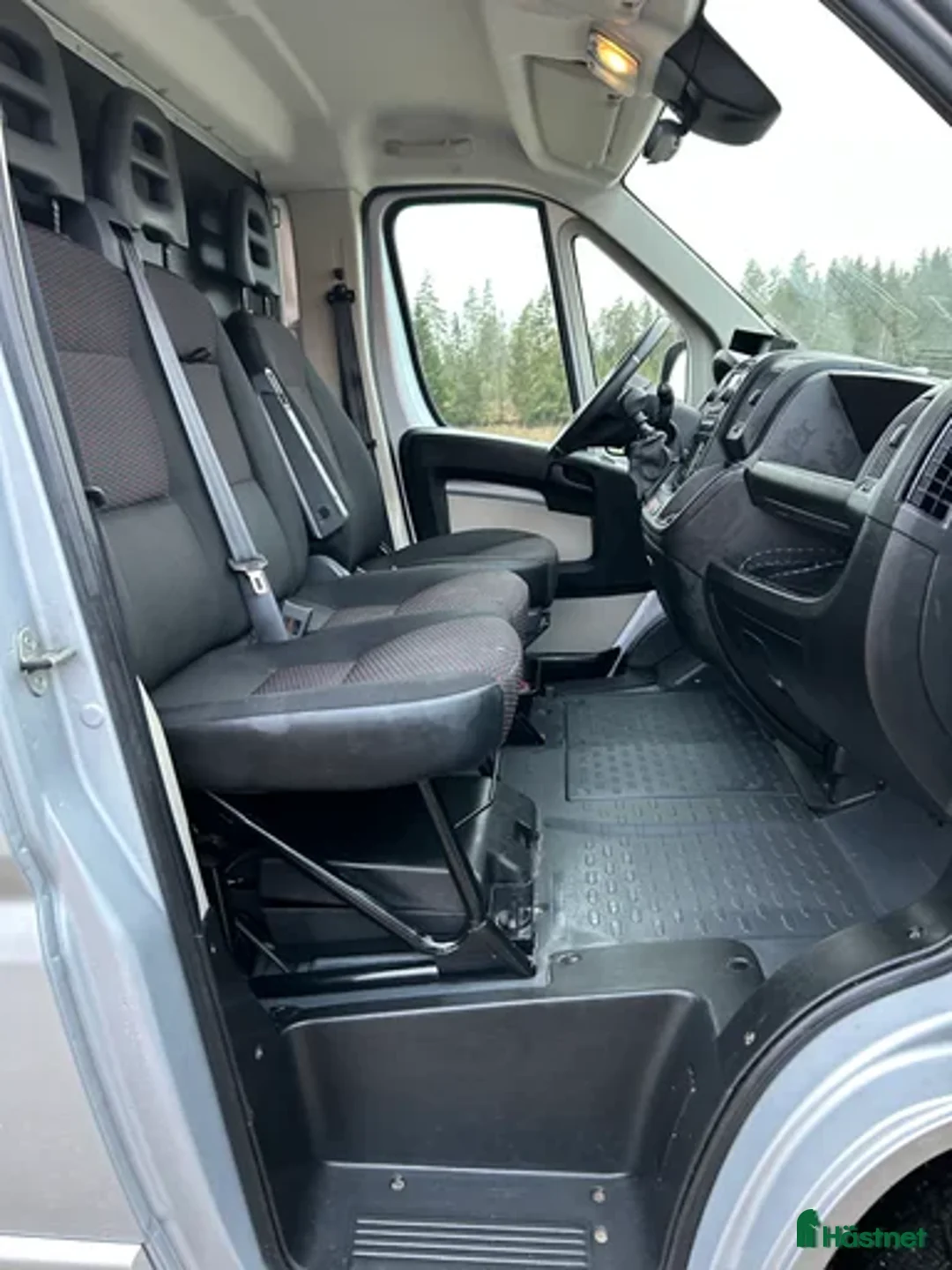 Hästlastbilar  fordon & transport till salu: Unik b-kortsbuss med bodel bak🤩 - Annons 3