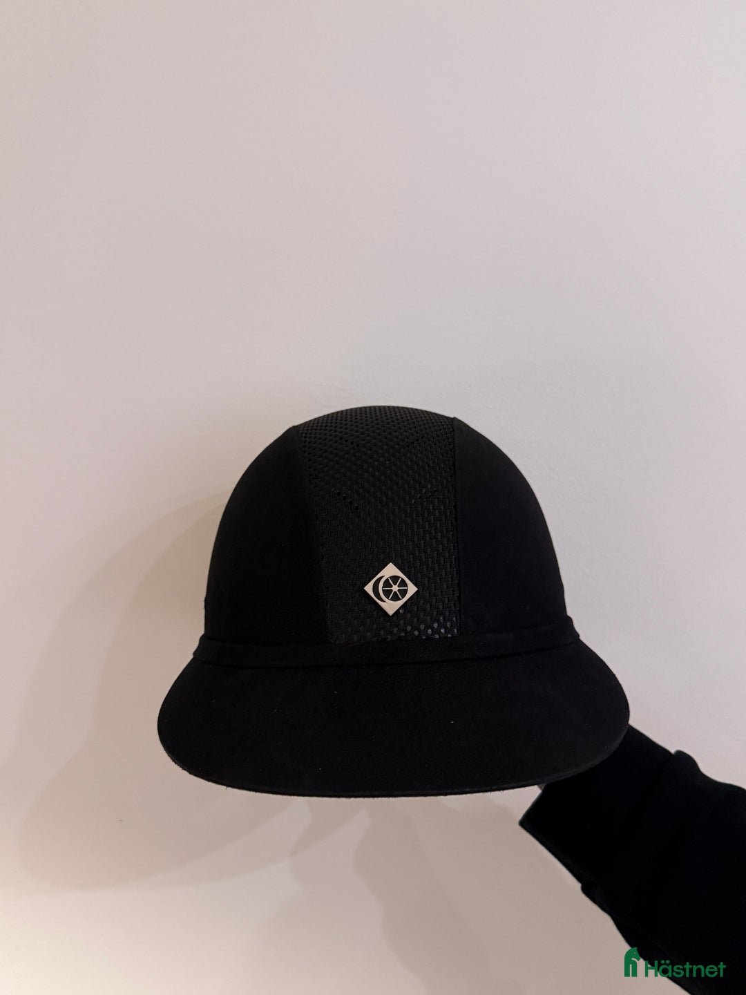 Hjälmar ryttarutrustning till salu: Charles Owen Sp8 i fint skick i Västra Frölunda - Annons 1