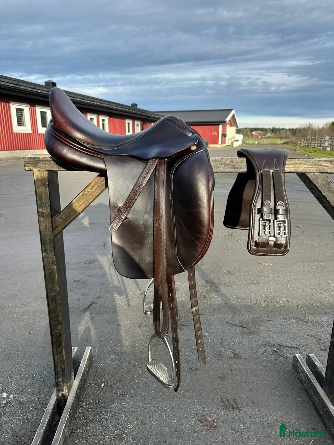 Sadlar hästutrustning till salu: Amerigo Classic 17 | +0,5 i bom i Askim - Annons 1