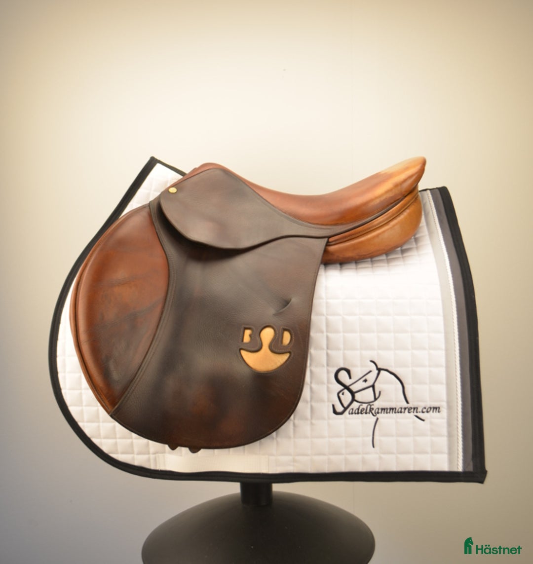 Sadlar hästutrustning till salu: Bruno Delgrange Athena i Sparsör - Annons 1