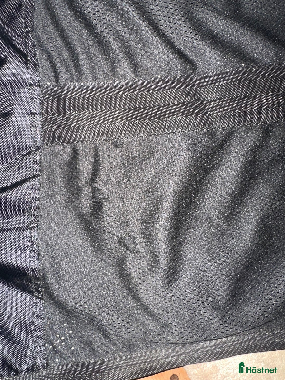 Täcken hästutrustning till salu: Back on track nättäcke 125 i Uppsala - Annons 3