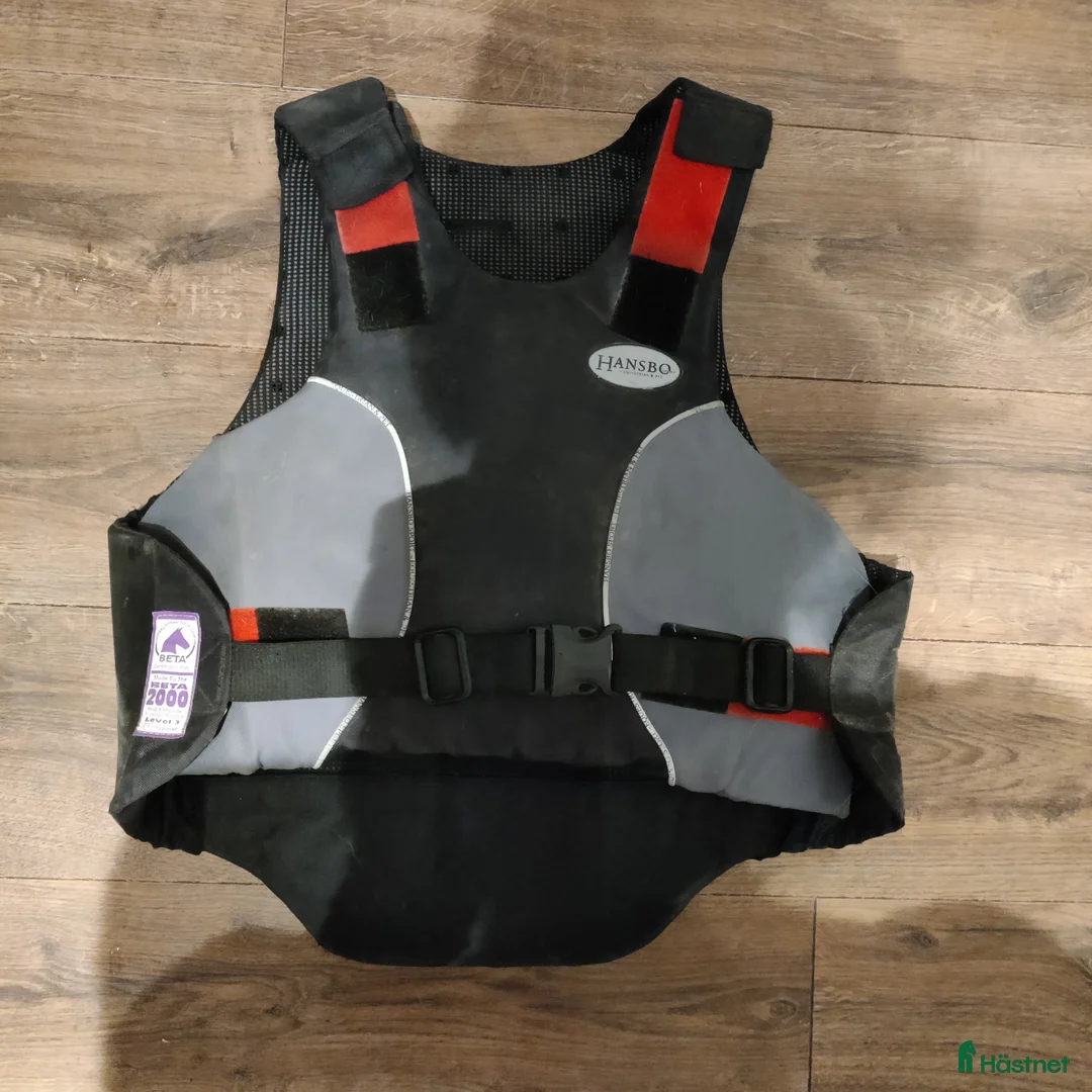 Säkerhetsvästar ryttarutrustning till salu: Säkerhetsväst i Järpen - Annons 1