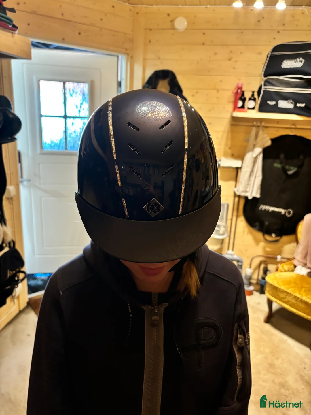 Hjälmar ryttarutrustning till salu: Charles Owen hjälm blå i Falkenberg - Annons 4